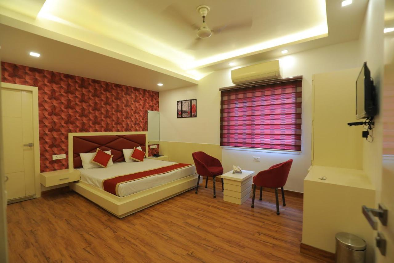 Hotel Sahib'S Red Carpet - The Family & Corporate Hotel Agra  Exterior photo