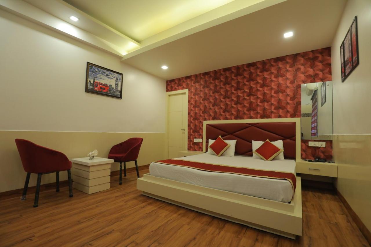 Hotel Sahib'S Red Carpet - The Family & Corporate Hotel Agra  Exterior photo