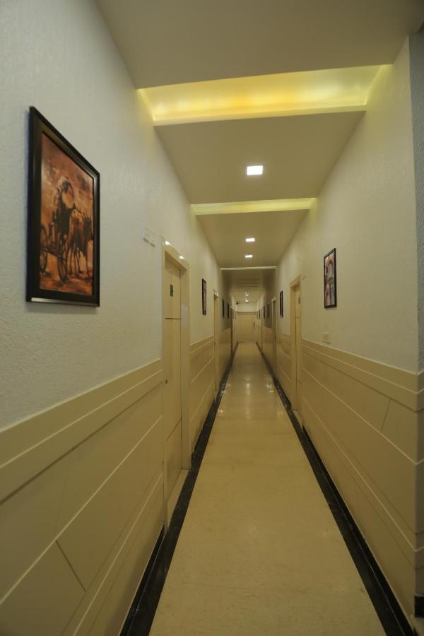 Hotel Sahib'S Red Carpet - The Family & Corporate Hotel Agra  Exterior photo