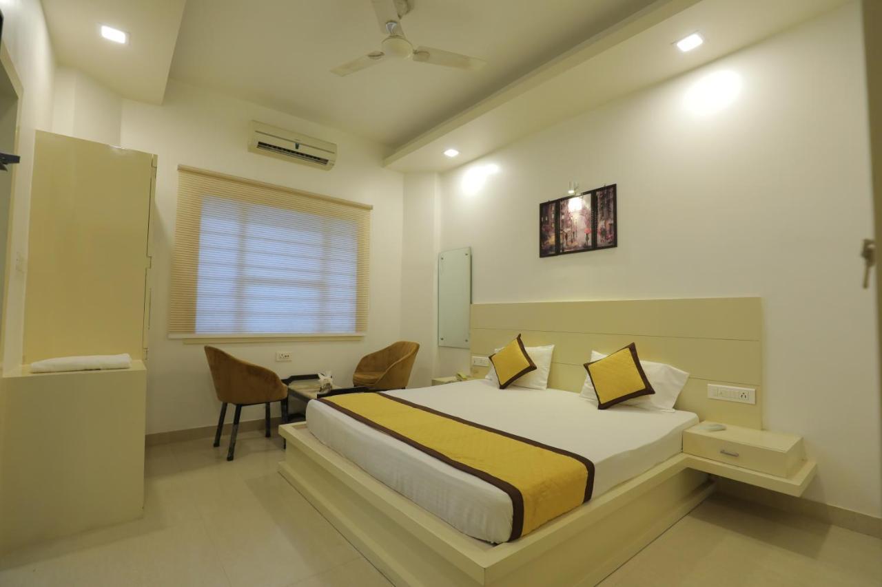 Hotel Sahib'S Red Carpet - The Family & Corporate Hotel Agra  Exterior photo