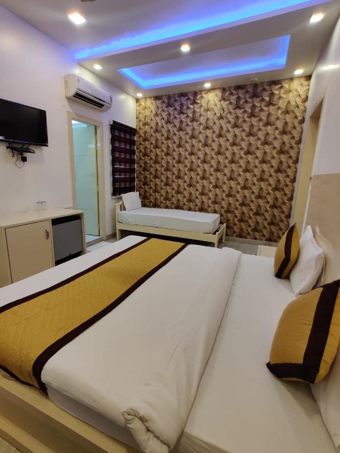 Hotel Sahib'S Red Carpet - The Family & Corporate Hotel Agra  Exterior photo