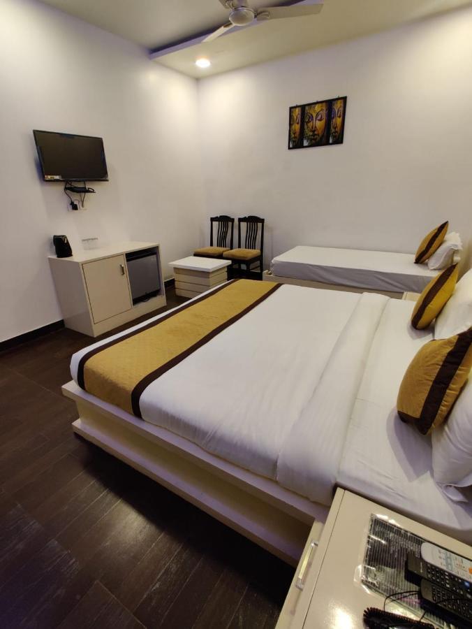 Hotel Sahib'S Red Carpet - The Family & Corporate Hotel Agra  Exterior photo