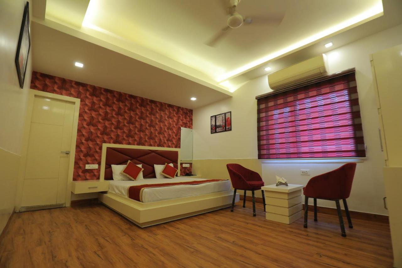 Hotel Sahib'S Red Carpet - The Family & Corporate Hotel Agra  Exterior photo