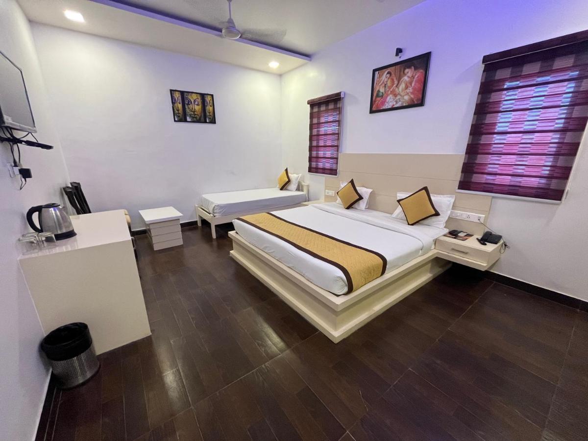 Hotel Sahib'S Red Carpet - The Family & Corporate Hotel Agra  Exterior photo