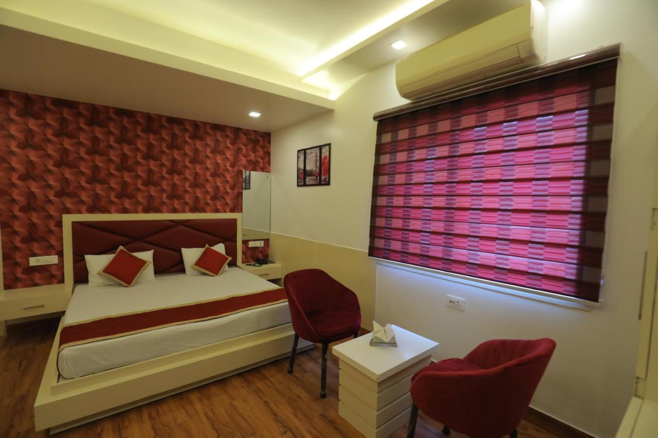 Hotel Sahib'S Red Carpet - The Family & Corporate Hotel Agra  Exterior photo