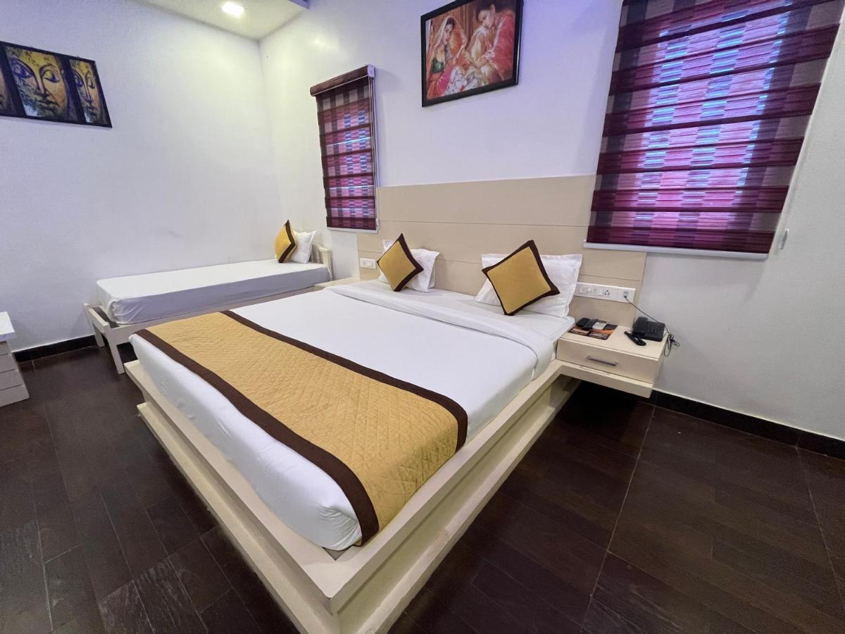 Hotel Sahib'S Red Carpet - The Family & Corporate Hotel Agra  Room photo